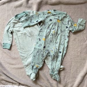 NWOT Carter’s sleepers bundle of 2 two way zipper